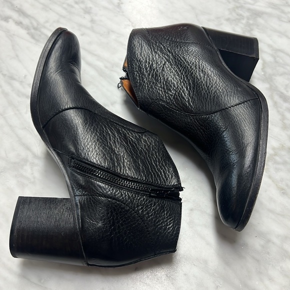 Frye Black Leather Nora Zip Short Ankle Bootie Size 9 - Picture 10 of 12